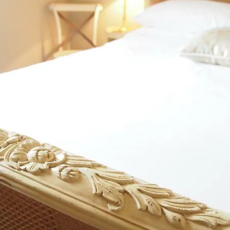 La A Chateau Franc-daut Sleeps 6 Holiday home