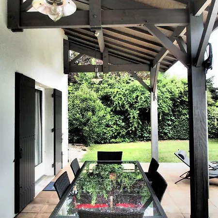 La A Chateau Franc-daut Sleeps 6 Holiday home Saint-Magne-de-Castillon